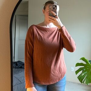 Elegant boat neck sweater